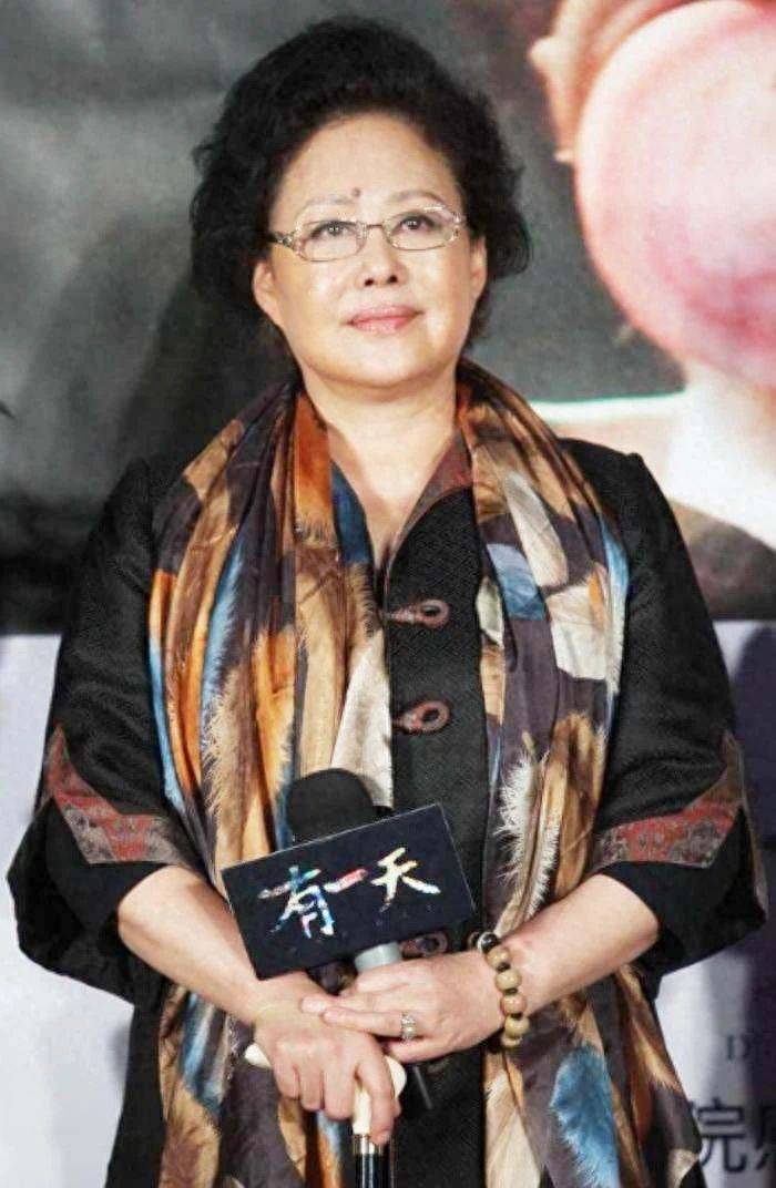 斯琴高娃:将继父当亲生父亲,孝心能够传承