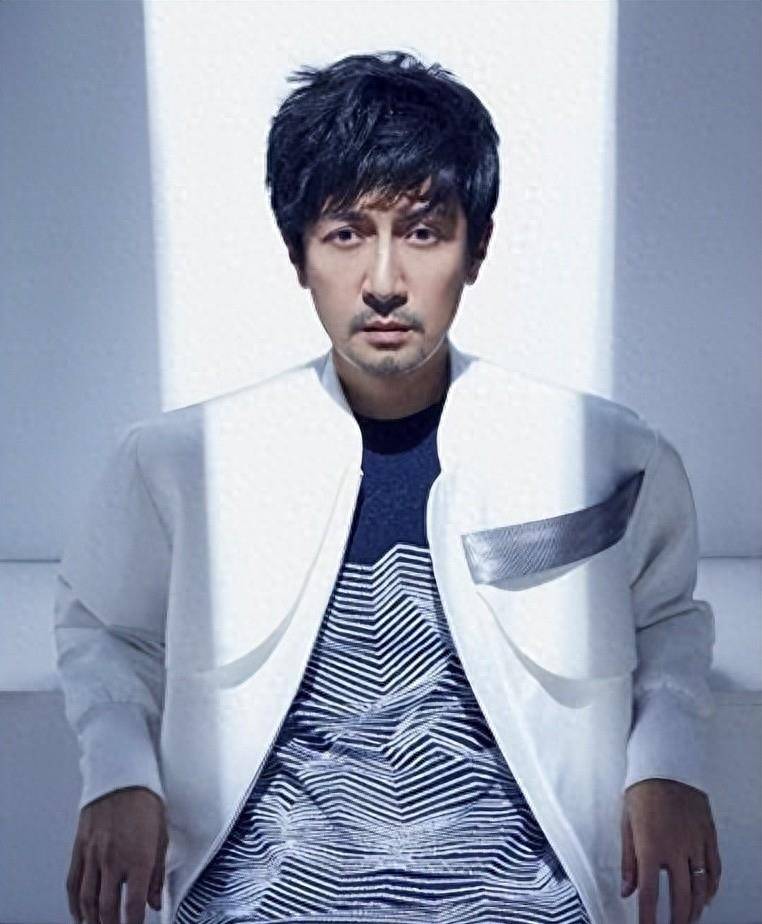 张鲁一被曝失联半个月,疑似嫖娼被抓,工作室回应扑朔迷离_网友_明星