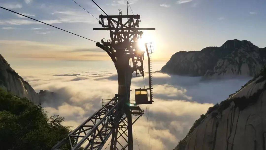 华山门票及索道预约方法:微信公众号"华山旅游服务平台"; 支付宝小