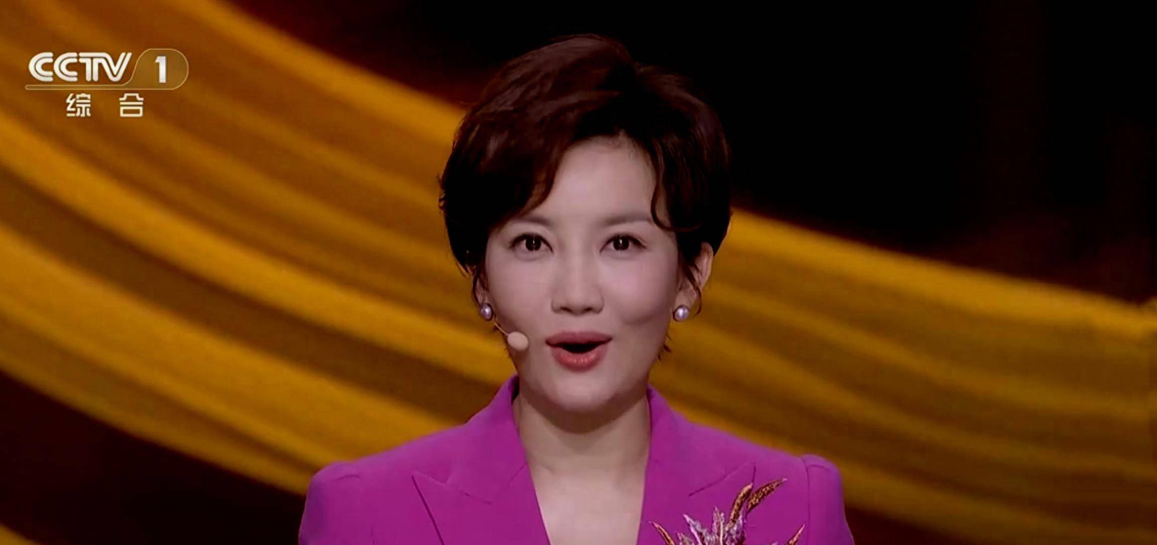 央视主持人王端端工作调整,和门面主播刚强搭档主持活动!