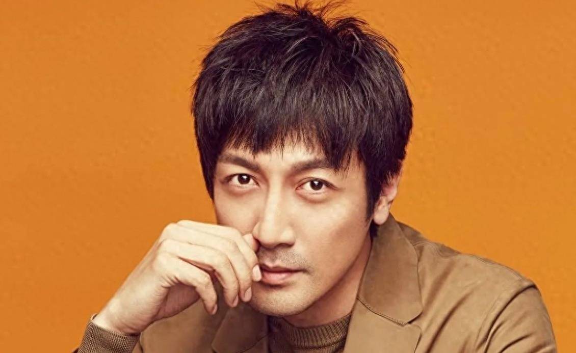 张鲁一被曝失联半个月,疑似嫖娼被抓,工作室回应扑朔迷离_网友_明星