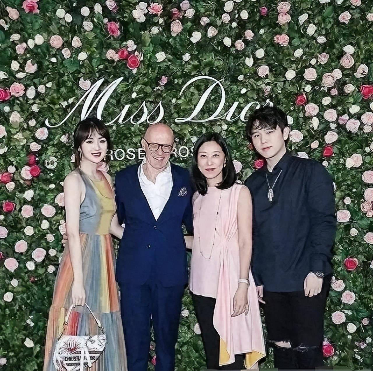 自己会继续努力学习,提高自己的技能和实力,不会靠家庭背景来证明自己