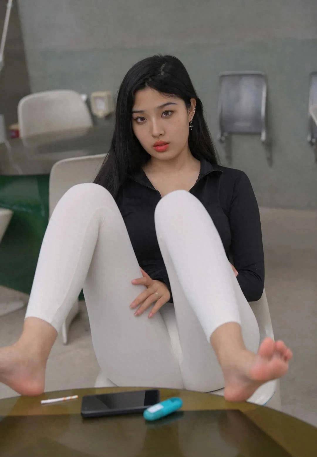 瑜伽裤瞬间让你的双腿变得纤细美丽