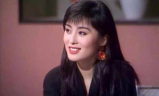 张敏1968年出生于上海后随父母移居香港,18岁因貌美被向华强妻子陈岚