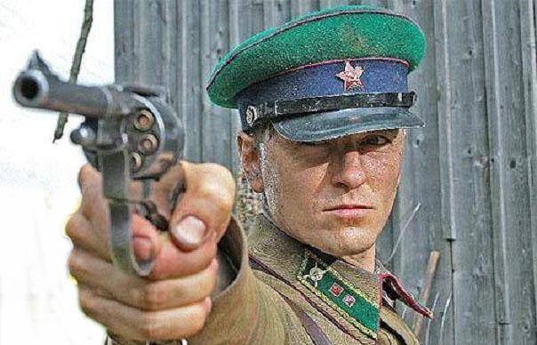 的边防军(绿帽子)和苏联内务人民委员部(nkvd)旗下的内务部队(蓝帽子)