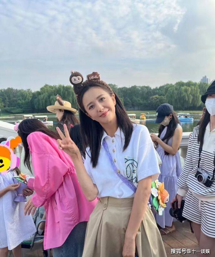 佟丽娅带儿子出游被拍,7岁朵朵模样普通显壮实,近照酷似陈思诚_霍思燕