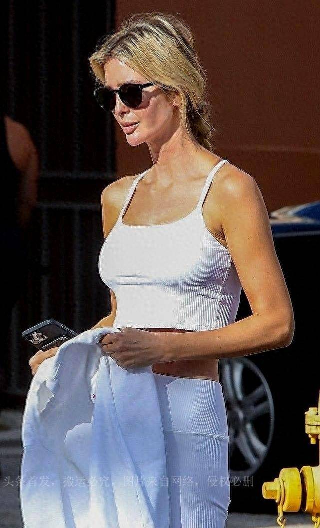 41岁伊万卡身穿纯白色健身裤,大长腿吸睛,腰臀比无卡戴珊更真实_减肥