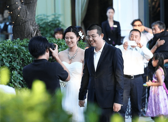 王朔:文学成就值得肯定,感情上却一塌糊涂,女儿婚礼都不敢参加_沈旭佳