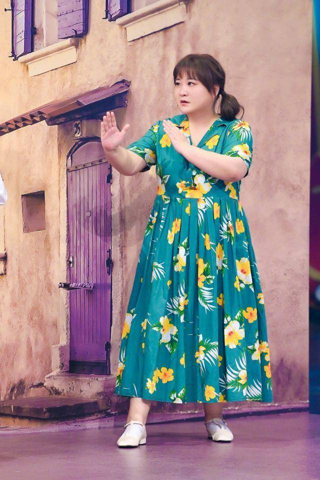 贾玲自曝越来越胖是因为压力过大,靠吃东西排解,立下flag要漂亮_电影