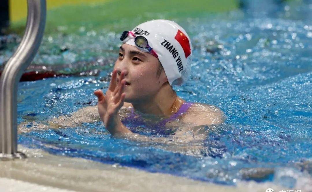 蝶泳决赛中以1分57秒41获得银牌上海运动员覃海洋另外一名我们选手
