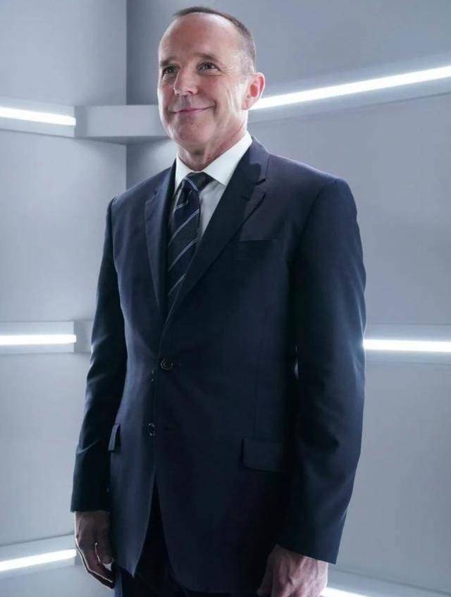 就像当年神盾局寇尔森在空天航母上被洛基干掉后,在衍生剧神盾局特工