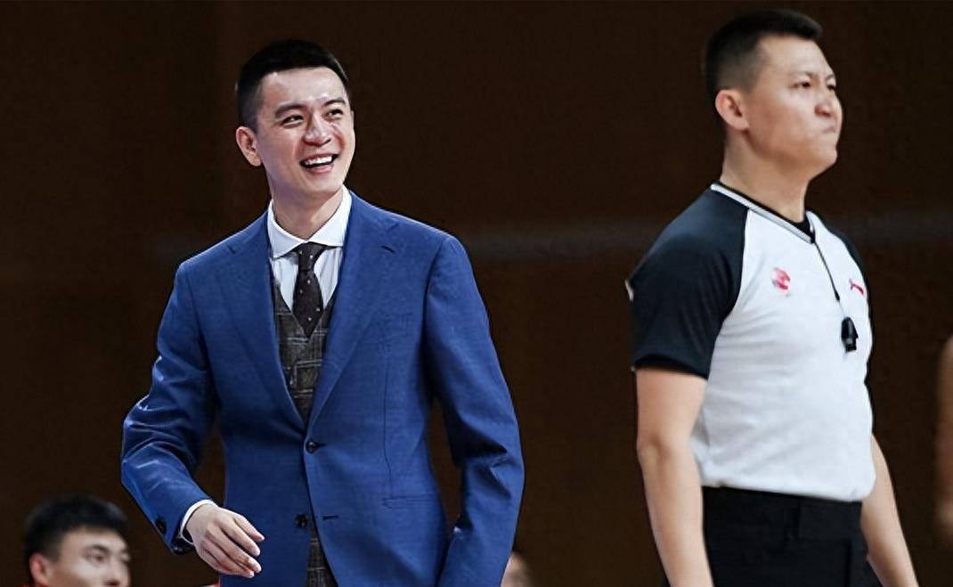 杨鸣庆功辽宁队告别演绎感人一幕!郭艾伦与赵继伟发出祝福!