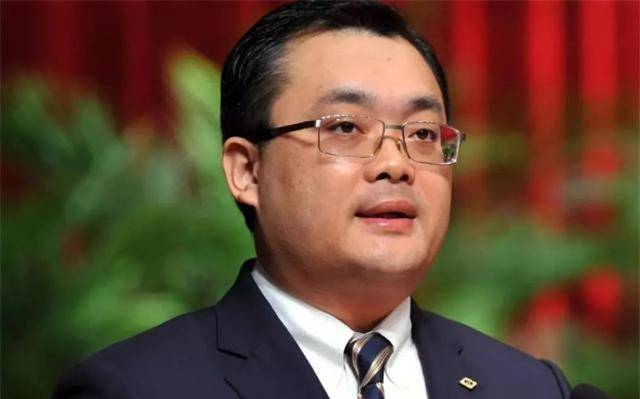 曹德旺的豪宅占地5亩,地下室堆满了茅台酒,3个子女