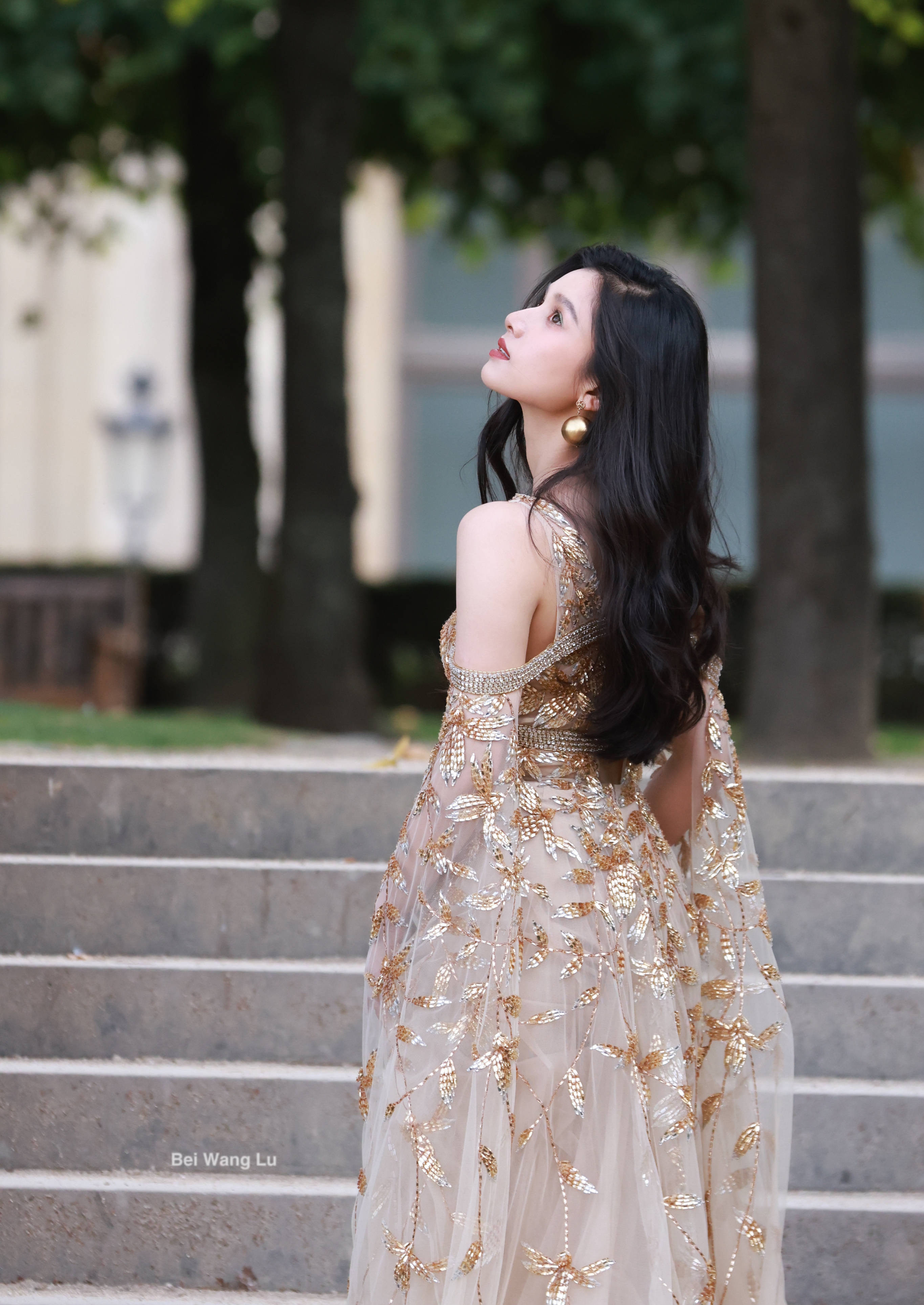张凌赫张婧仪背影同框 男帅女美氛围感十足-搜狐大视野-搜狐新闻