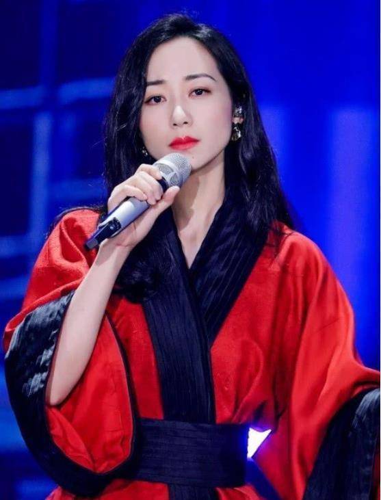 而且韩雪还是娱乐圈中那种少有的明星学霸,曾经以第一名的成绩考入上