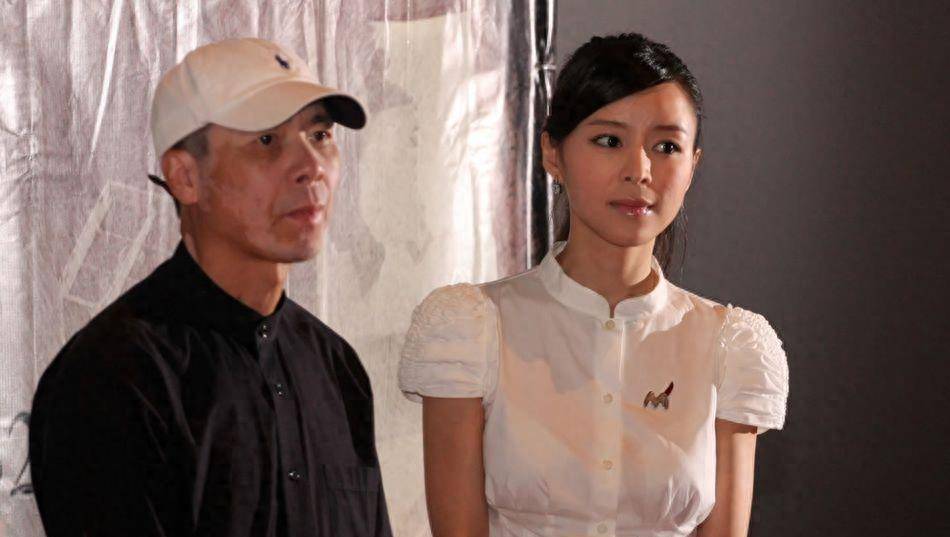 号称"女版陈冠希",情史混乱的张静初被导演太太团封杀,真豪横_顾长卫