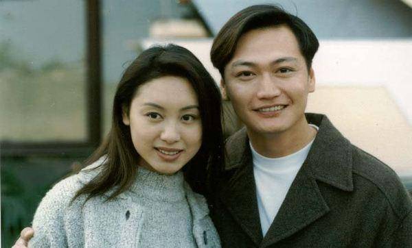 模范夫妻背后:郭可盈劈腿李克勤勾引张智霖,林文龙"偷食"不断_香港