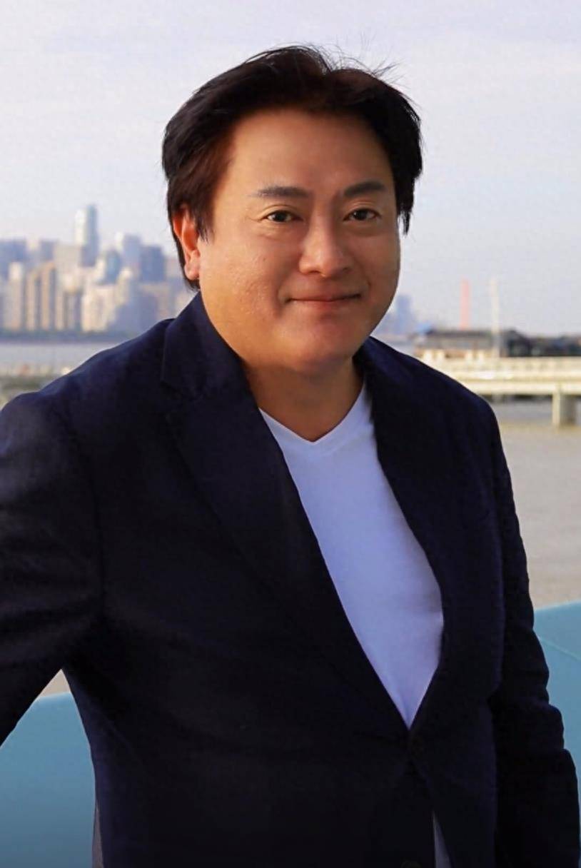 还记得曾经的tvb当红小生魏骏杰吗?