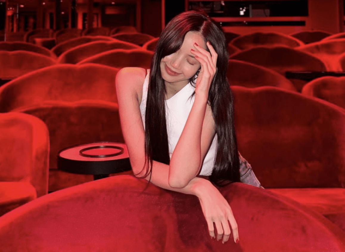 lisa晒疯马秀内场,跪vip座翘臀撩发,舞娘曝光真空造型照_表演_画面