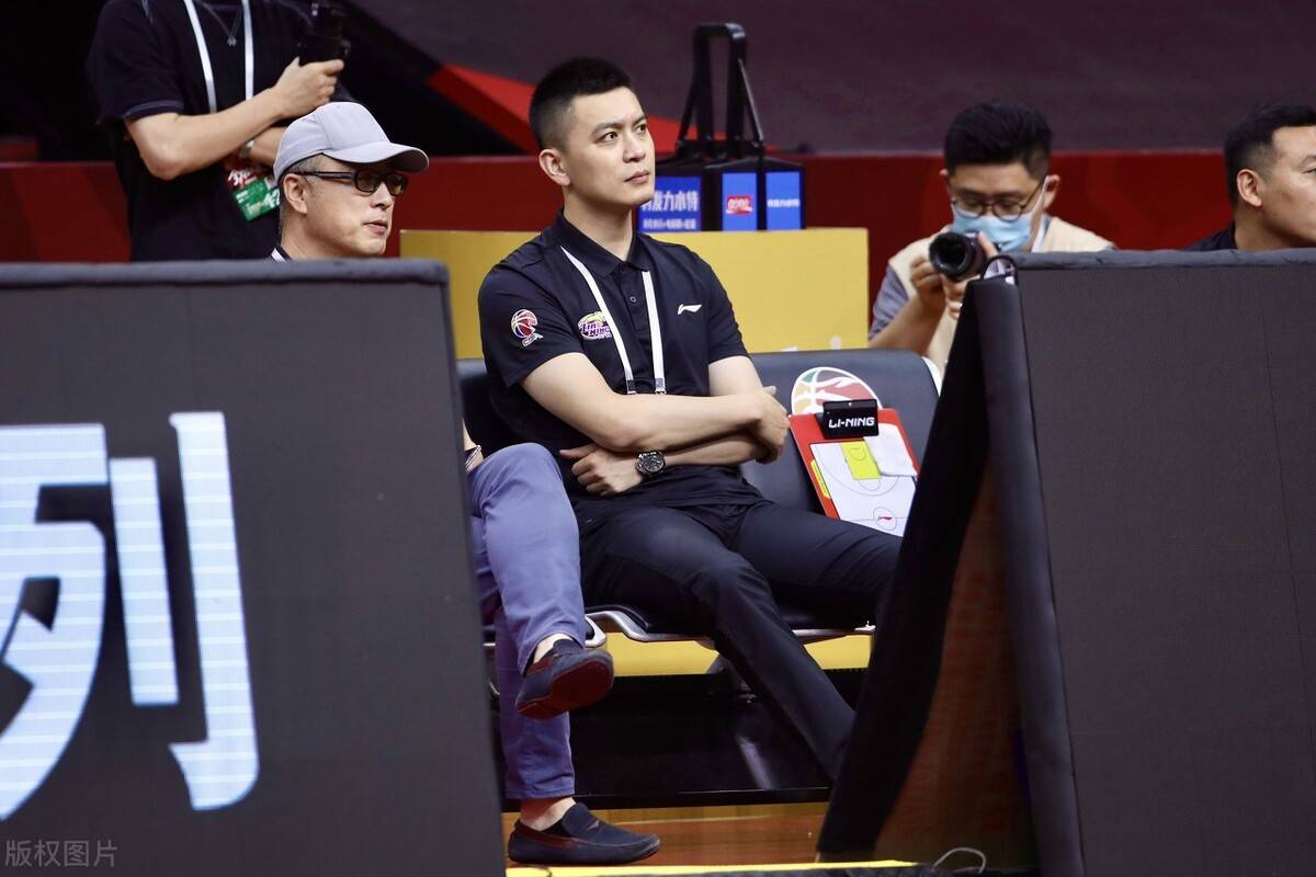 球员时代的吴庆龙是辽篮"三剑客"之一,退役之后的吴青龙直导转行成为