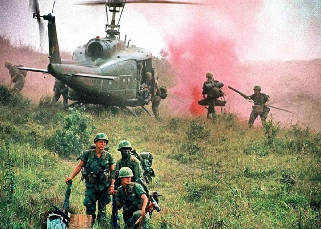 美国于上世纪60年代开始军事干预越南,然后就有了越南游击队和美国