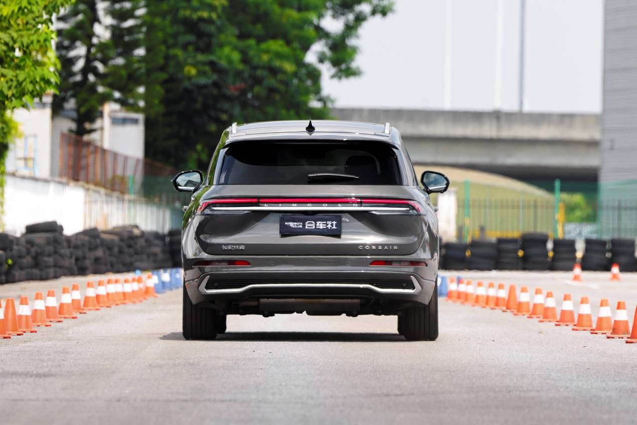 试驾新款林肯冒险家：2.0T加强逆潮流，粗中有细很讨喜