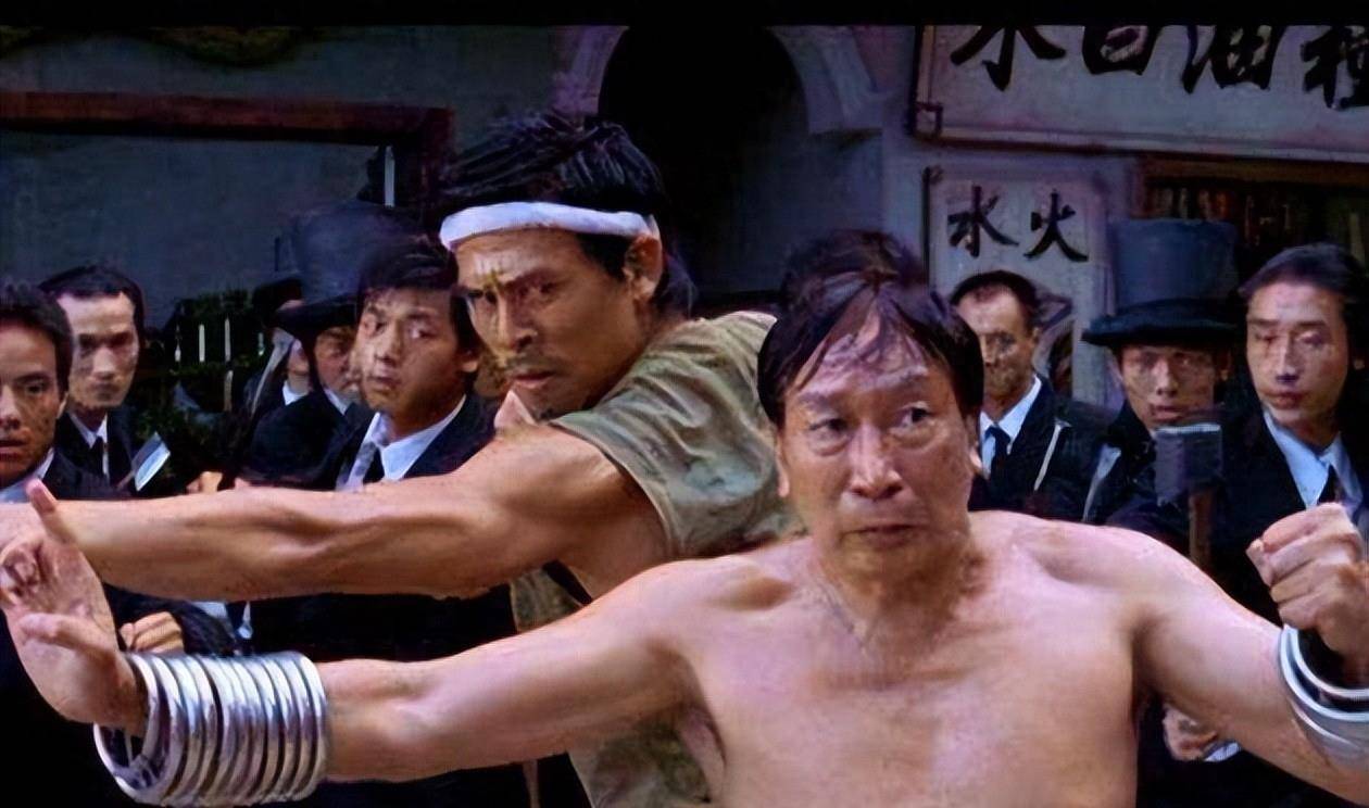 赵志凌年轻时候就演过不少的电影,不过,因为外貌平平无奇,在电影里面