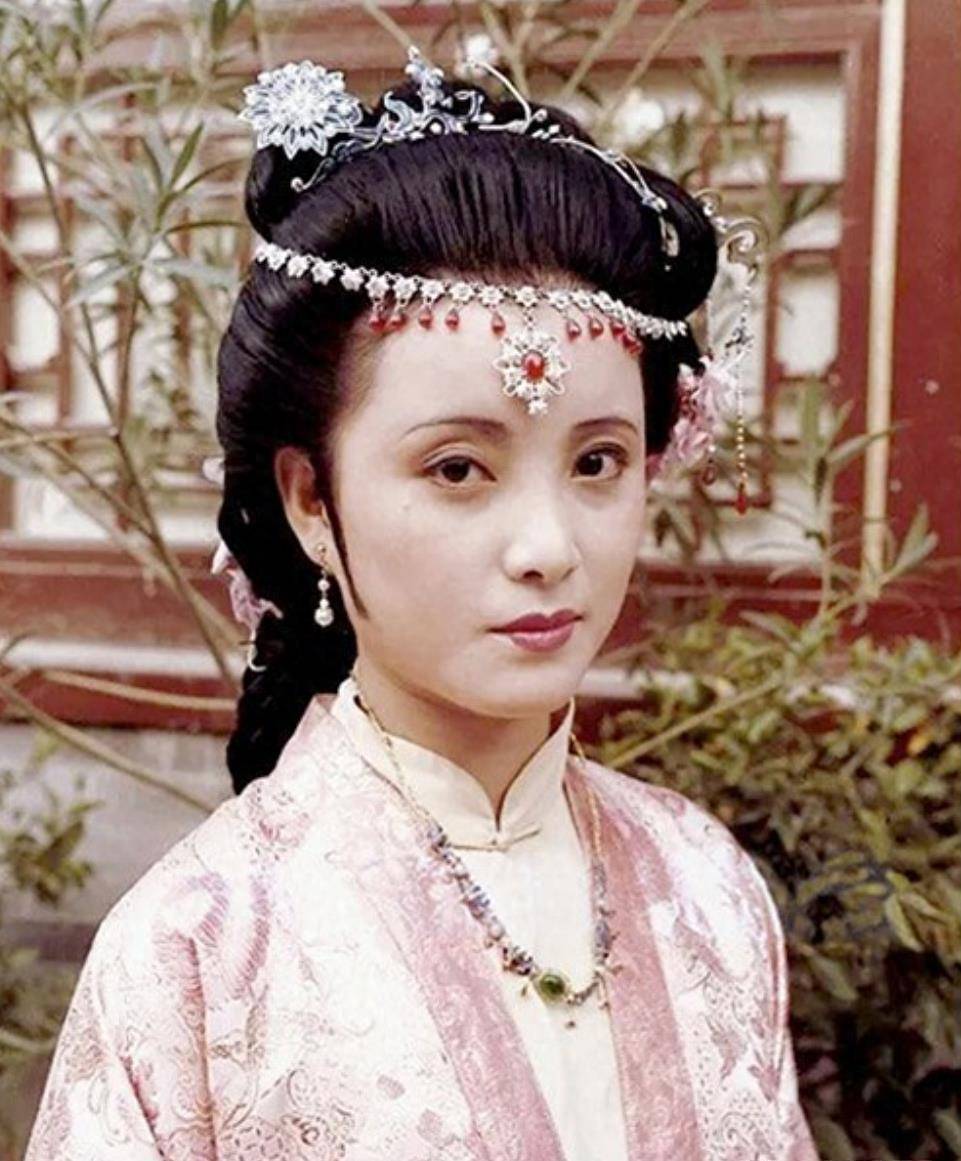 娇花照水林黛玉,6 1位林妹妹,谁才是那两弯罥烟眉_胡泽红_秦可卿_角色