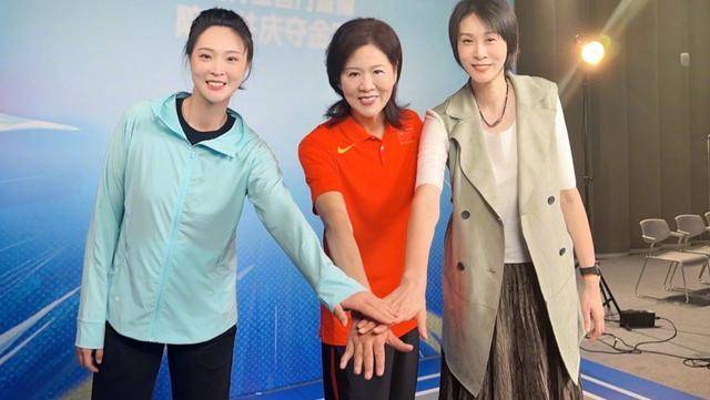 62岁的郎平与两位奥运冠军共进晚餐,计划春节再聚_中国女排_惠若琪_主