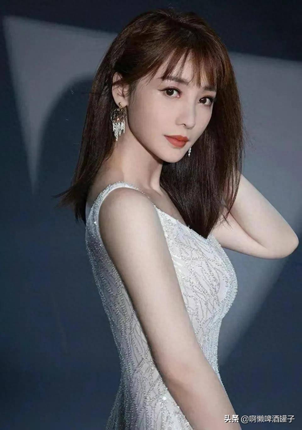 柳岩身材火辣,但不影响她演技精湛,性格坚毅,真不愧是女神_孙三_封面