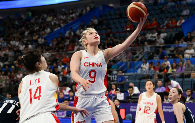 李梦再度改写历史 实力征服球迷获赠礼物_中国女篮_1_nba