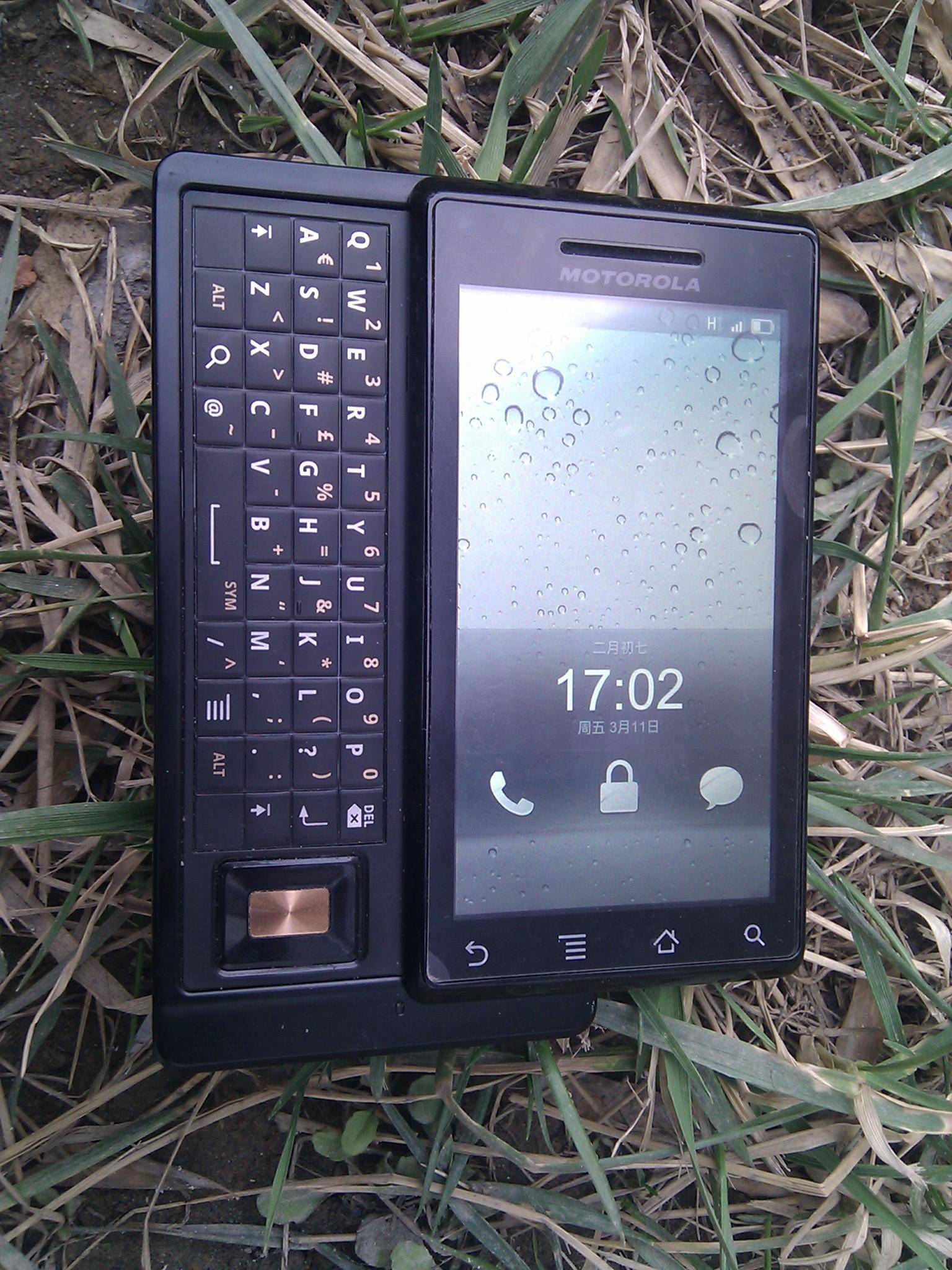 摩托罗拉里程碑1代采用了android操作系统因此它具备了android操作