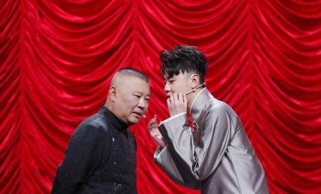 一次,张云雷刚端起茶壶,郭德纲啪的一下,就打了他一巴掌_离开_壶嘴_虎