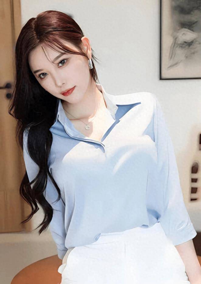 杨晨晨的时尚着装曝光!黑上衣 裤子,时尚潮流引领者_魅力_黑色_风格