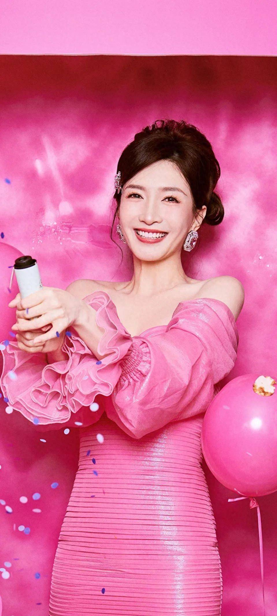 江疏影性感写真,芭比粉色露肩长裙,浪漫梦幻,现代时尚_造型_照片_魅力