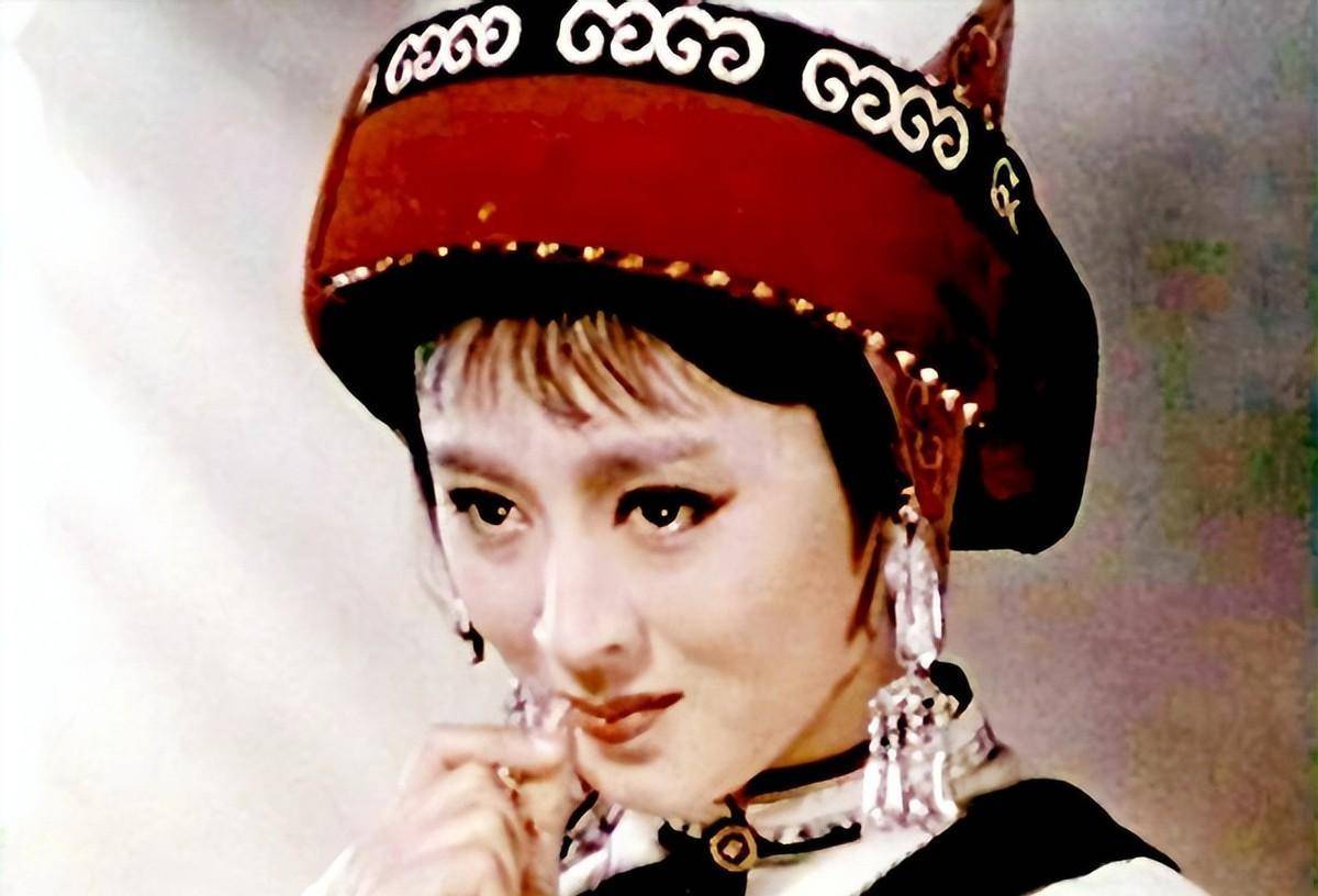 永远的阿诗玛杨丽坤去世22年,丈夫和两个双胞胎儿子后来如何?