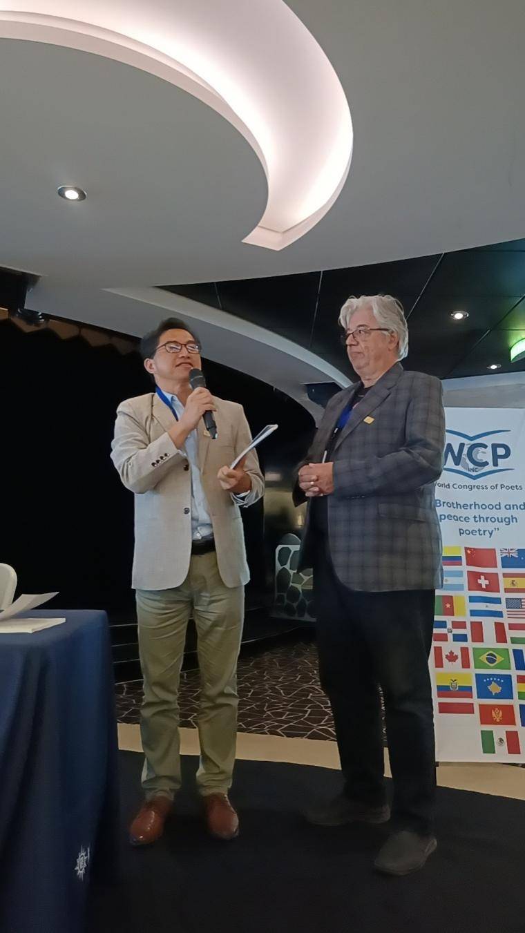 多名中国诗人在第42届世界诗人大会上发布新书_伊甸_张立中_诗集