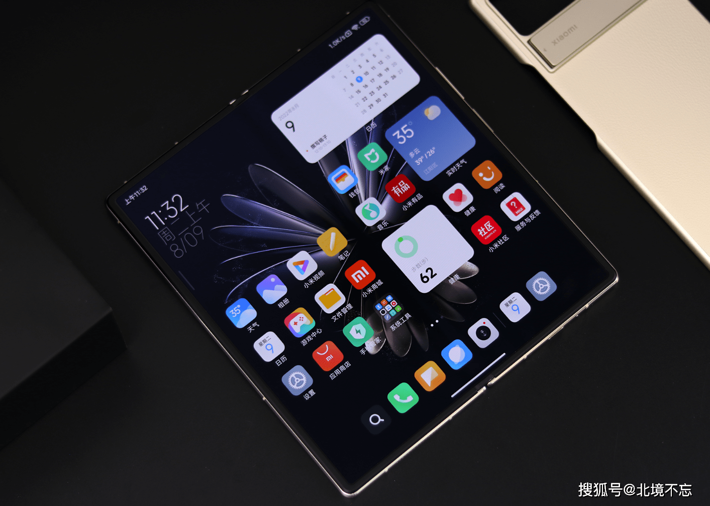 小米"超高端"机皇跌价3340元,12gb 512gb,2k大屏 徕卡影像_mixfold