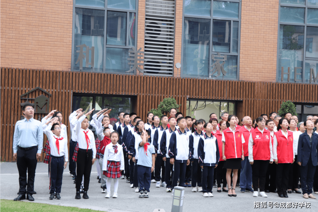 在天安门城楼,在天府广场,成都四十九中,跨越山海表白祖国!