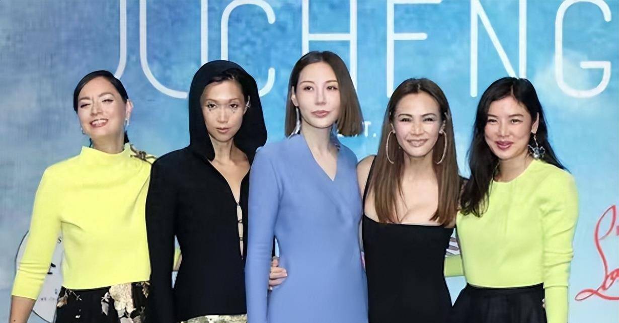 乐基儿二婚离婚后高调捞金,穿露脐装肚子都是肉,裙子似垃圾袋_风格