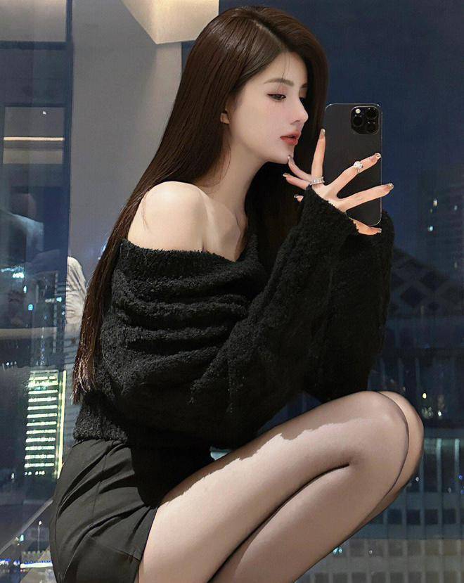 黑色连衣裙凸显成熟稳重_瑜伽_直播_穿着