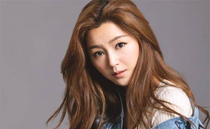 卫诗雅出道多年也是曾被传绯闻的,曾经,卫诗雅和陈伟霆在电影《前度》