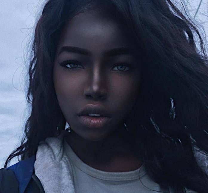 非洲"黑人女孩"lolita走红,因长得太美,不敢独自出门需家人陪同_网络