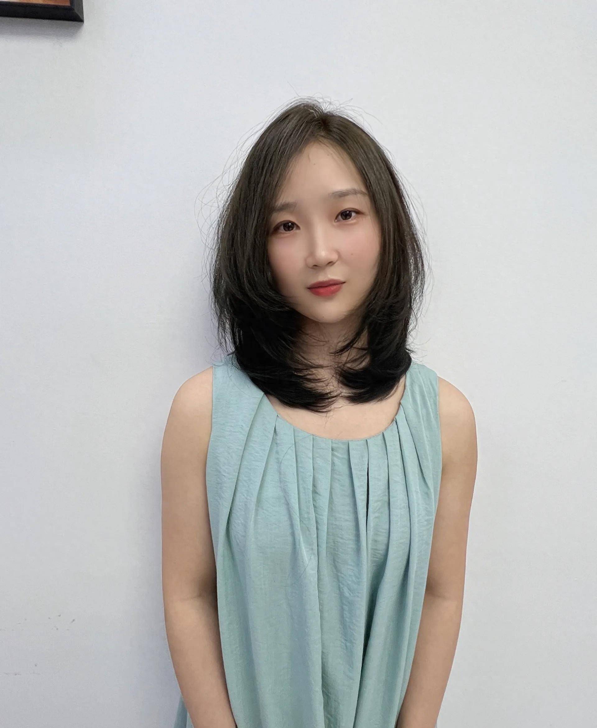 说到当下最流行的发型锁骨法是不能忽视的