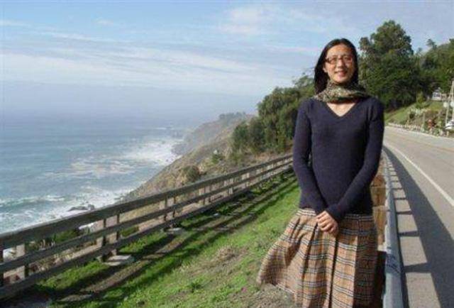 女排历史第一美女:二婚嫁美国人,如今52岁,满满幸福