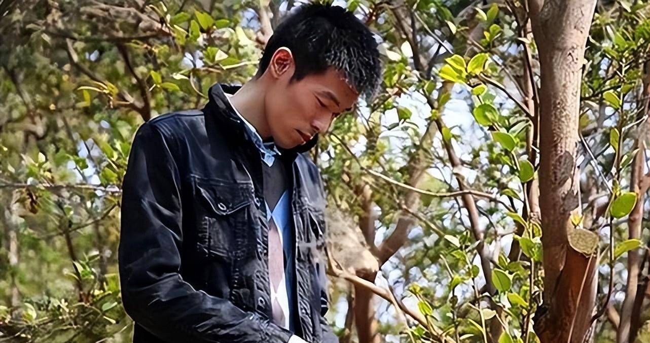 2011年耶鲁大学毕业,秦玥飞放弃高薪回国当村官,拿1450元工资_中国_母