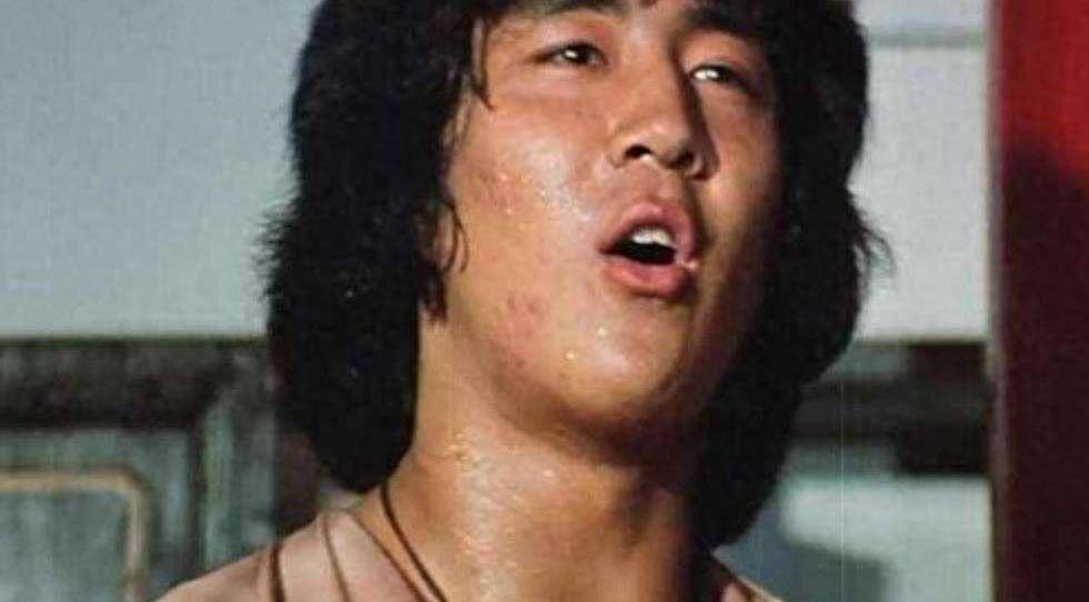 年轻有为的李元霸在香港电影圈迅速崛起,前途一片光明.