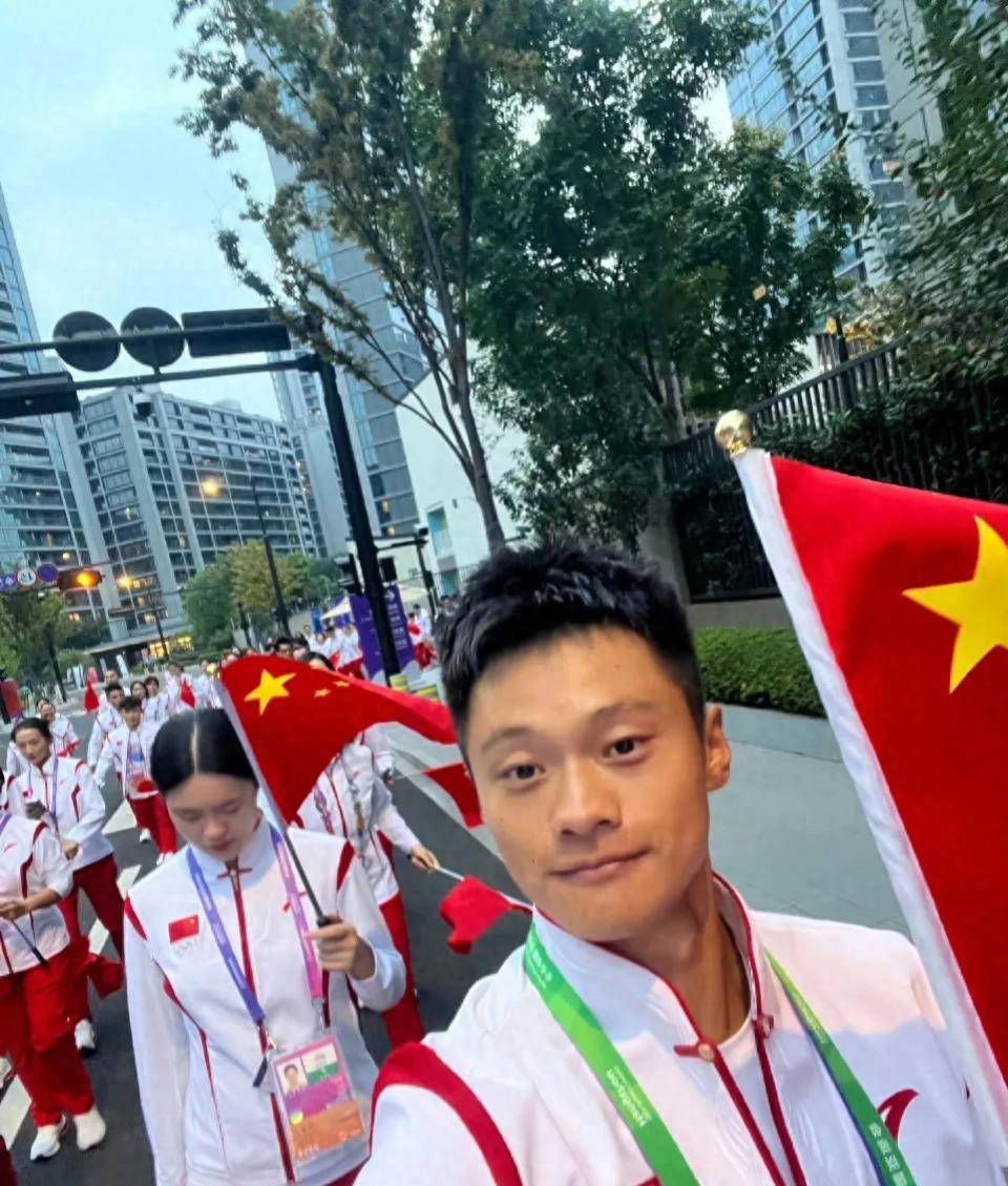 谢震业将担任亚运旗手,我们男篮未来无法举旗被批关键时刻拉胯_注册