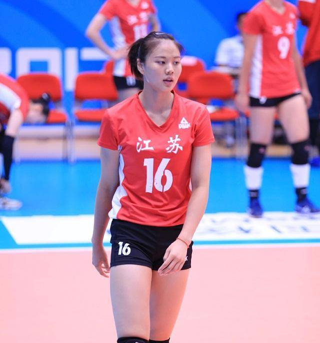 女排的未来希望,出生在体育世家,身高186cm长着一副"明星脸"_龚翔宇