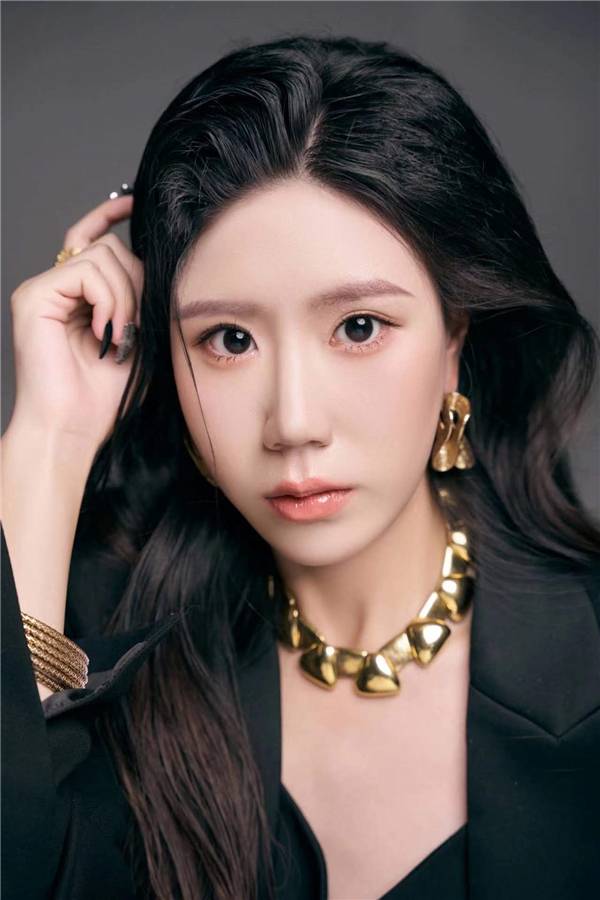 演员冯楚涵新作电影《外婆桥》未来可期,前程似锦_演技_魅力_美貌